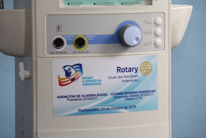ENTREGA DE UMA INCUBADORA NEONATAL E BERÇO DE REANIMAÇÃO À SANTA CASA