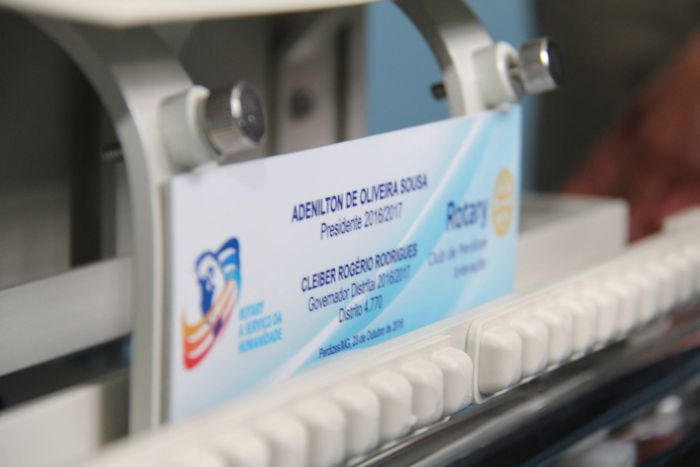 ENTREGA DE UMA INCUBADORA NEONATAL E BERÇO DE REANIMAÇÃO À SANTA CASA