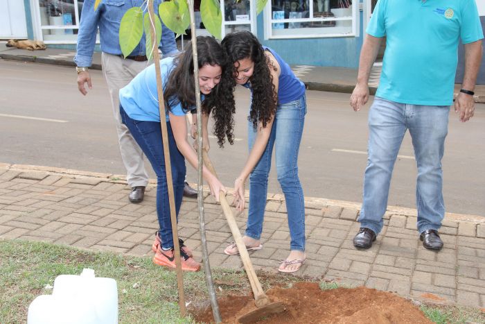 VISITA OFICIAL DO CASAL GOVERNADOR DO ROTARY - DISTRITO 4770.
