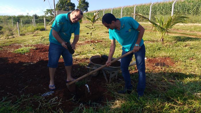 PLANTIO DE MUDAS PARA RECUPERAÇÃO DE NASCENTE.