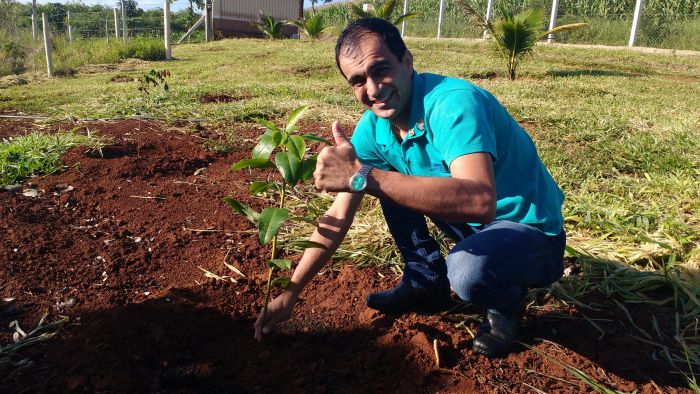 PLANTIO DE MUDAS PARA RECUPERAÇÃO DE NASCENTE.