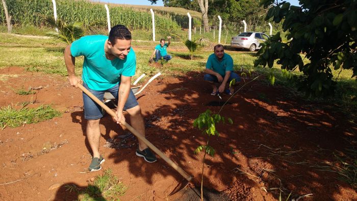 PLANTIO DE MUDAS PARA RECUPERAÇÃO DE NASCENTE.