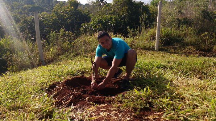 PLANTIO DE MUDAS PARA RECUPERAÇÃO DE NASCENTE.
