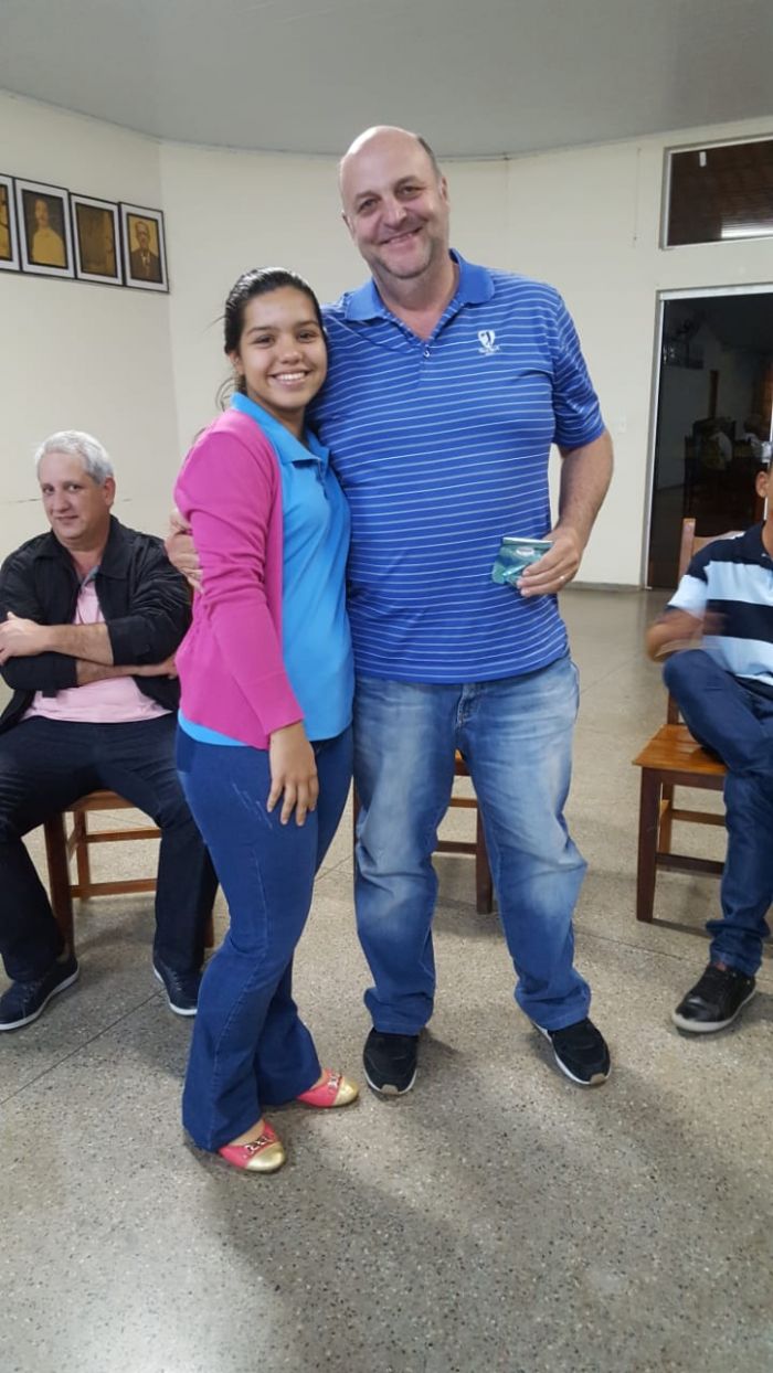 AMIGO OCULTO ENTRE PAIS E ASSOCIADOS