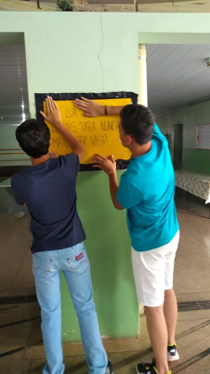 CARTAZES NA ESCOLA