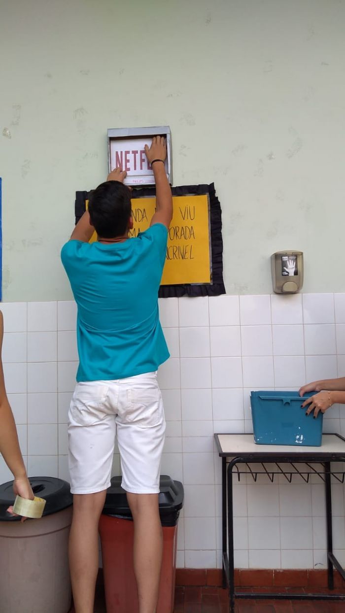 CARTAZES NA ESCOLA