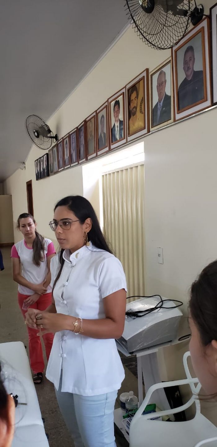 EXPLICAÇÕES CONDUZIDA PELA ESTETICISTA MARCELA