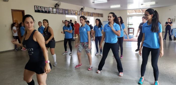 AULA DE ZUMBA COM OS EDUCADORES FÍSICOS DA ACADEMIA PANDA